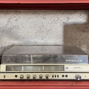 Lote siguiente: Equipo sharp pasa disco (a la vista) no prende, parlantes funcionan