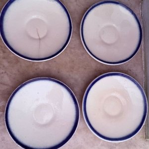 Juego de 5 Tazas y 4 Platillos de Porcelana Checoslovaca con Diseño de Cerezas - imagen 5
