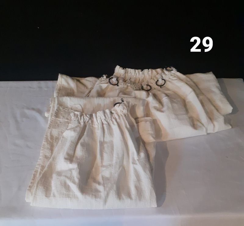Lote siguiente: CORTINAS CON ARGOLLAS - Ropa de hogar con detalles