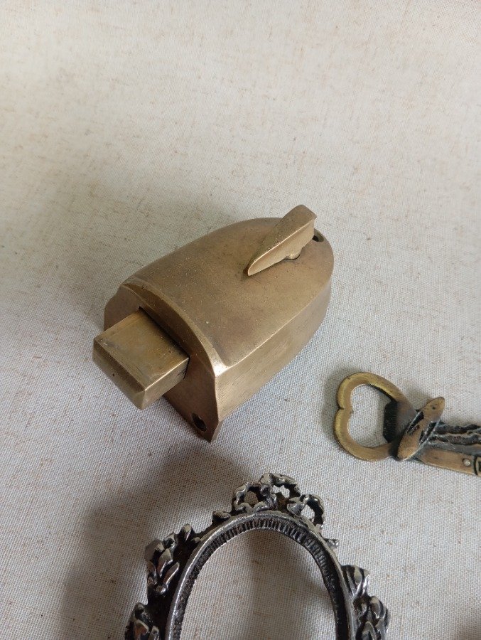 Cerradura de bronce y accesorios - imagen 3