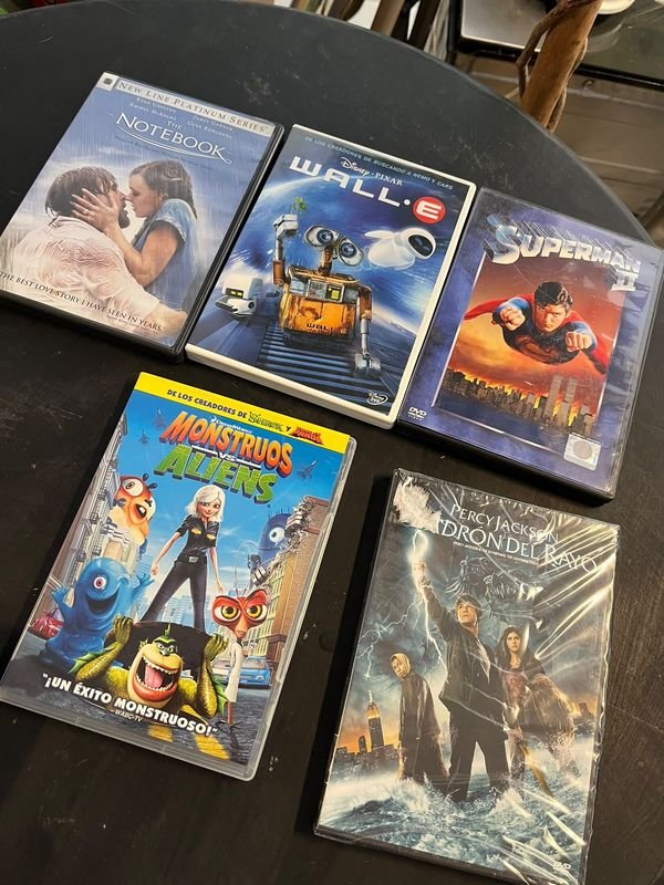 Lote de 5 Películas en DVD: Superman, Wall-E, Notebook, Monstruos Aliens y Lazy Town
