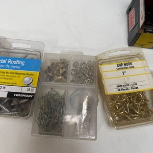 Lote de Clavos, Pitones y Organizadores de Ferretería - imagen 6