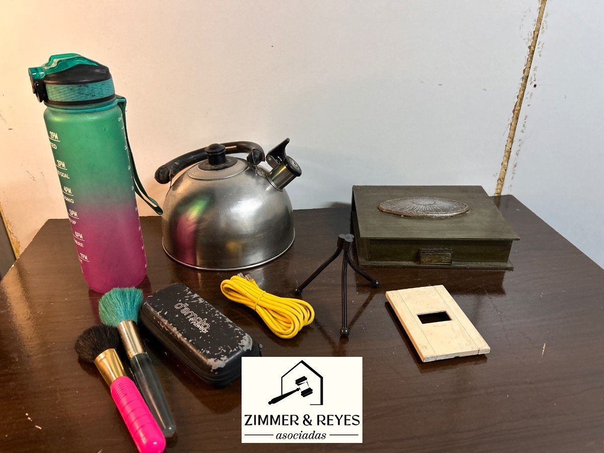 Set de Artículos Varios: Tetera, Cepillos, Caja Decorativa y Más