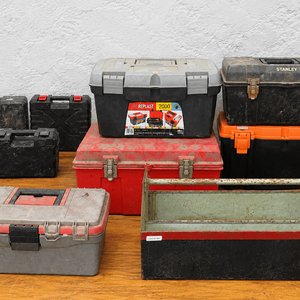 Lote siguiente: Lote #063 – Seis cajas porta herramientas + tres cajas para herramientas de mano