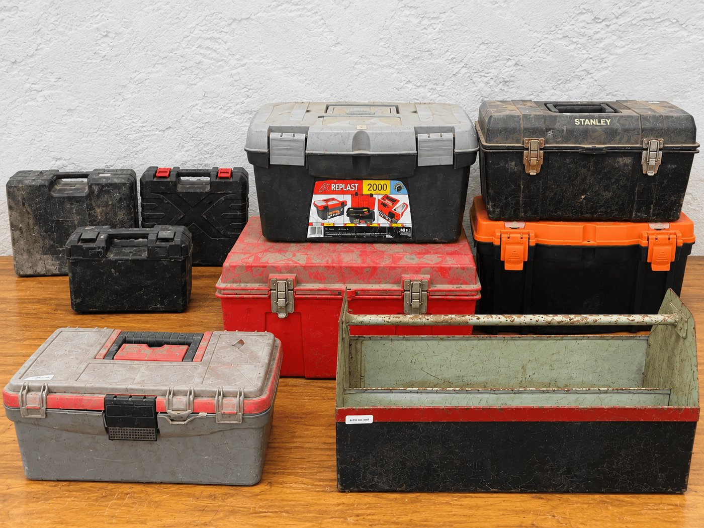 Lote #063 – Seis cajas porta herramientas + tres cajas para herramientas de mano
