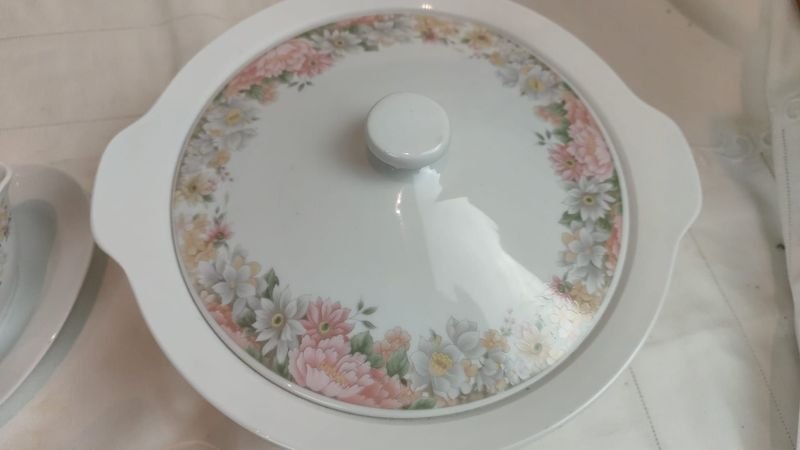 Lotes de porcelana con patrón floral - imagen 3