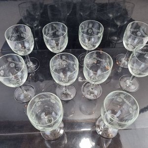 Set de 10 Copas de Vidrio Tallado con Motivos Florales - imagen 3