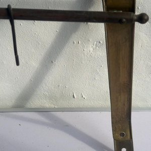 Lote siguiente: Gancho de Pared de Bronce para Colgar
