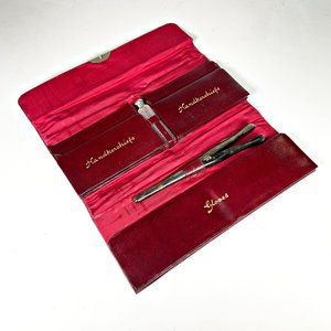 Cartera Inglesa de Cuero para Guantes con Pinza, Perfumero de Cristal, Plata y Carey - imagen 3