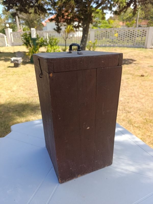 Farol antiguo en su caja de madera - imagen 4