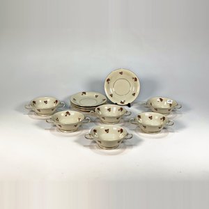 Seis Tazas de Consomé de Porcelana Bavaria Beige con Decoración Floral y Cuatro Platillos - imagen 2
