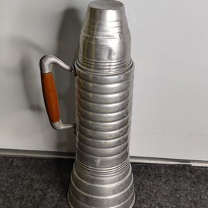 Termo Antiguo de Aluminio con Tapa y Asa de Madera - imagen 3