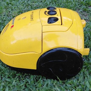 Aspiradora James Amarilla 1400W Max Funcionando - imagen 4