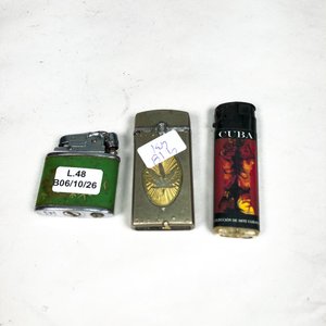Tres encendedores antiguos de colección - imagen 1