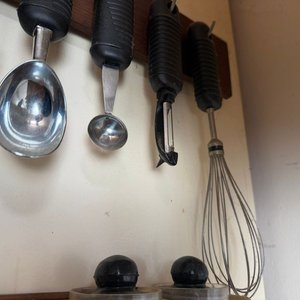 Colgador de Pared de Madera con Utensilios de Cocina - imagen 4