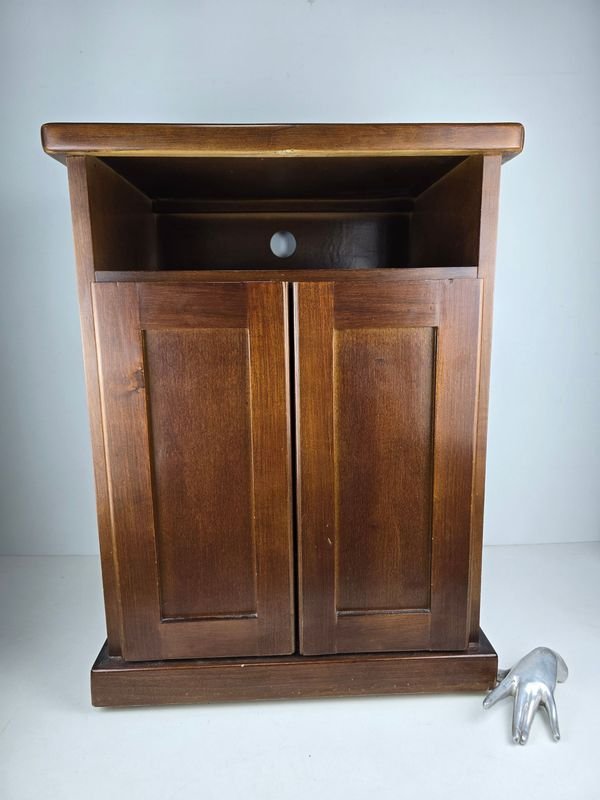 Aparador pequeño de madera con dos puertas y estante - imagen 1