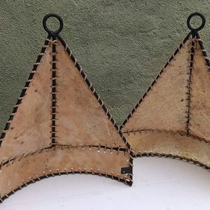 Par de Pantallas Cónicas de Cuero y Metal - imagen 3