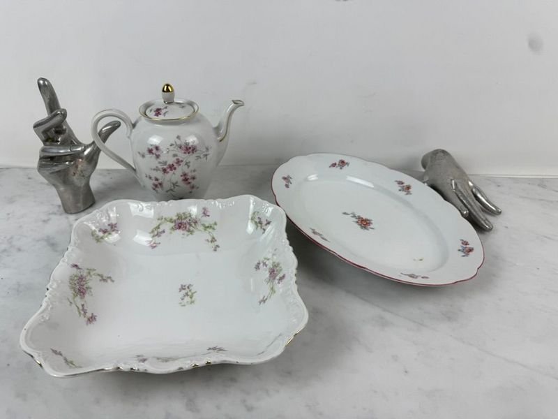 Lote anterior: Porcelana Europea con Motivos Florales