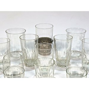 Lote de 32 Piezas de Vidrio Hialino: Vasos y Jarritas para Licor - imagen 5