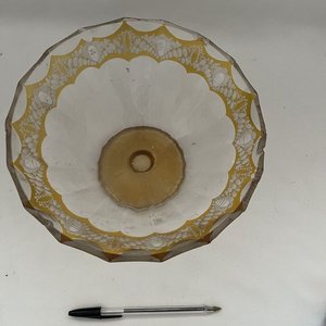 Centro de Mesa de Vidrio Labrado con Detalles Dorados - imagen 8