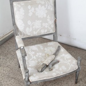 Par de Sitiales Luis XVI Estilo Francés con Tapizado Floral - imagen 7