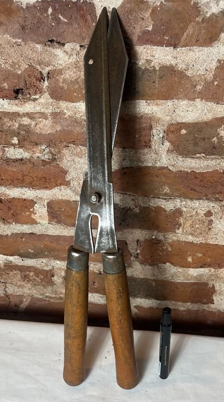 Tijera de Podar Profesional de Acero con Mangos de Madera