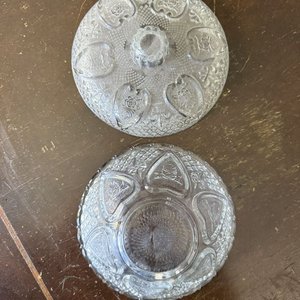Caramelera de Cerámica con Uvas y Lazos y Caramelera de Vidrio Tallado - imagen 4