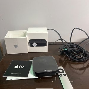 Apple TV (4ta Generación) con Control Remoto y Caja - imagen 3