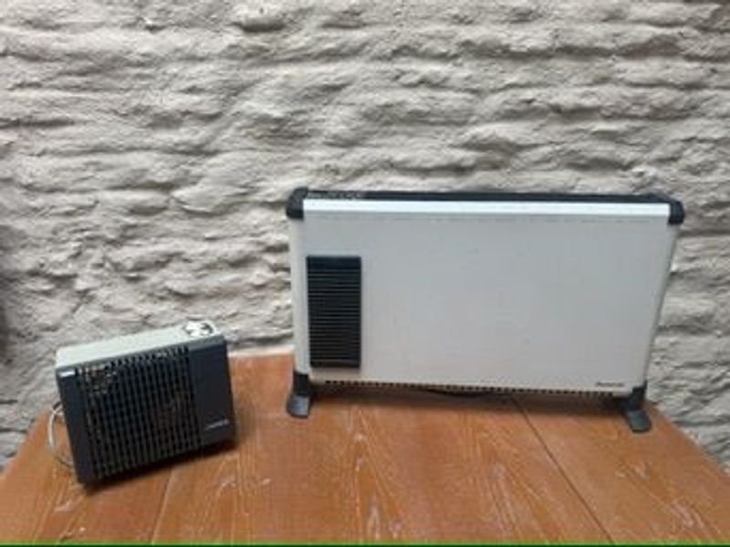 Par de calefactores funcionando - Aparatos eléctricos para el hogar - imagen 1