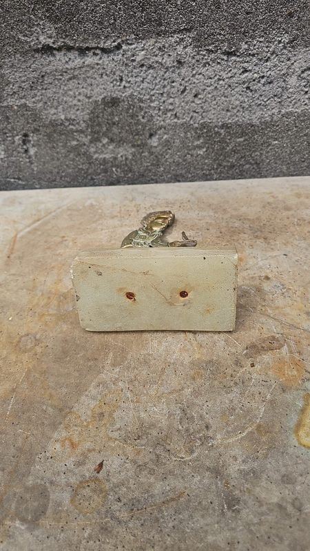 Adorno con fisonomia de niño con gato de bronce - imagen 2
