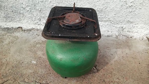 Garrafa de gas en buen estado con soporte - imagen 1