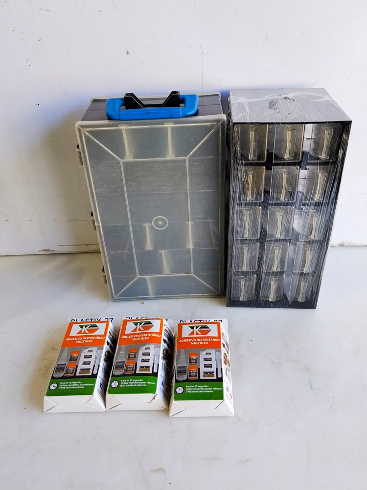 Organizador de Herramientas con Compartimentos y Adhesivos Instantáneos