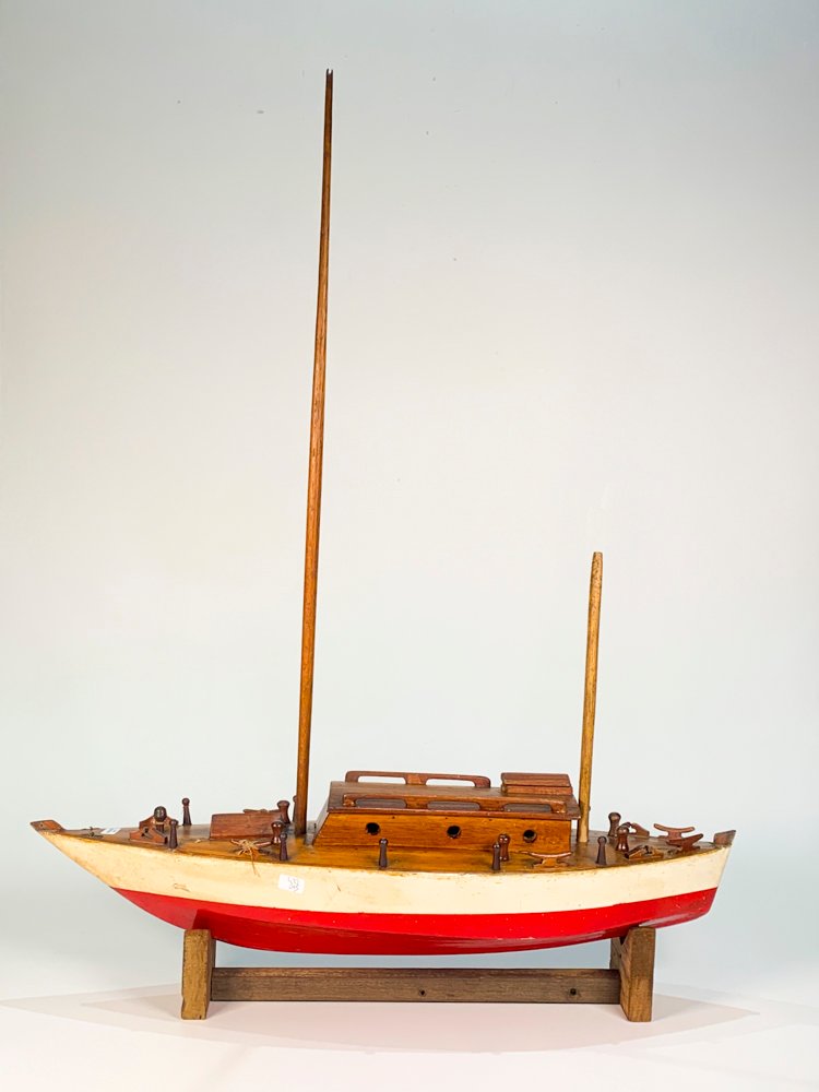 Maqueta de Velero de Madera a Dos Mástiles - Rojo y Blanco