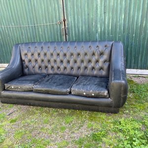 Lote anterior: Sillón de 3 cuerpos negro capitoné