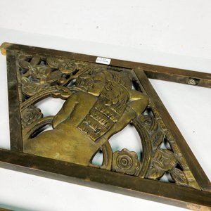 Dos Piezas de Bronce Labrado con Damas Florales - imagen 4