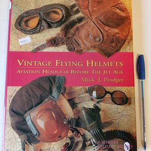Lote siguiente: Libro Vintage Flying Helmets: Aviation Headgear Before the Jet Age
