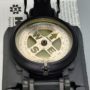 Brújula Konus Konustrek Plegable con Mira y Nivel - imagen 4