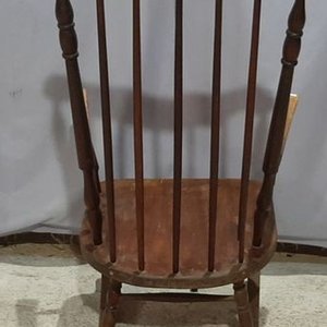 Sillón Mecedora de Madera Estilo Clásico - imagen 3