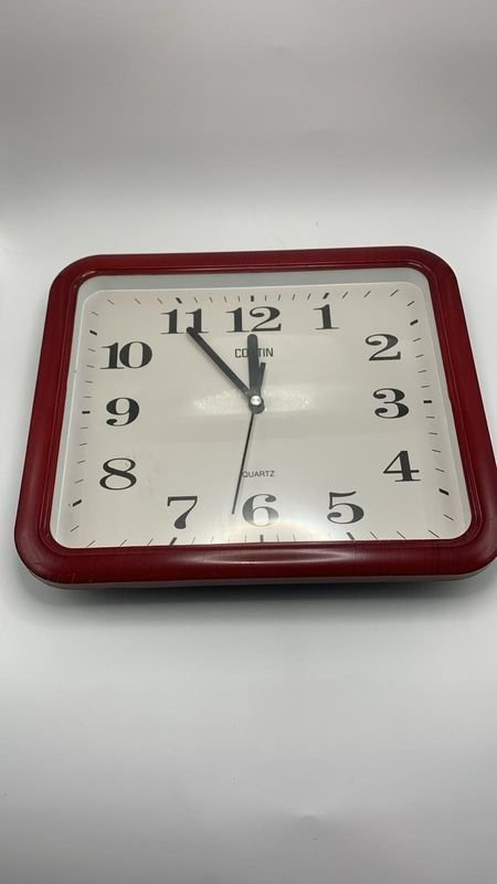 Reloj decorativo antiguo en buen estado - imagen 1