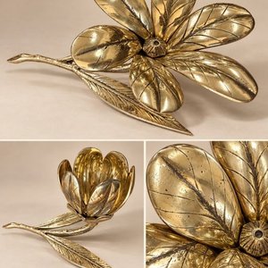 Lote siguiente: Flor de Bronce Decorativa con Ceniceros Desmontables