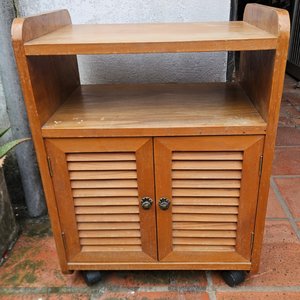 Lote anterior: Rack de Madera con Puertas y Ruedas