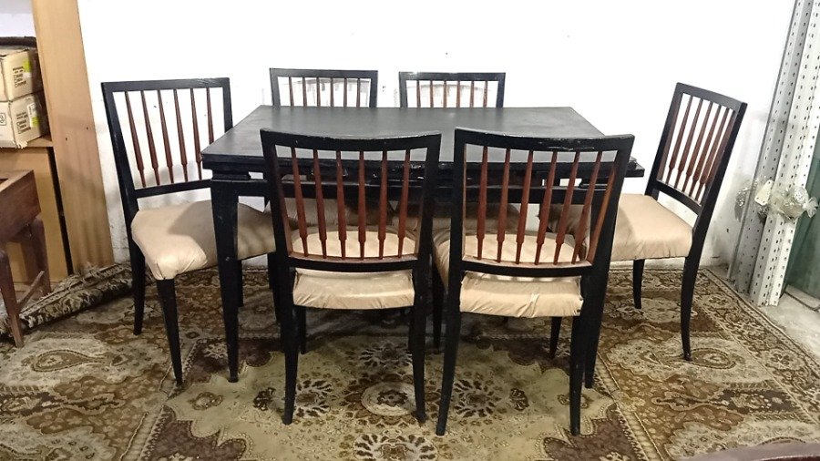 Mesa de comedor con sillas en madera - imagen 2