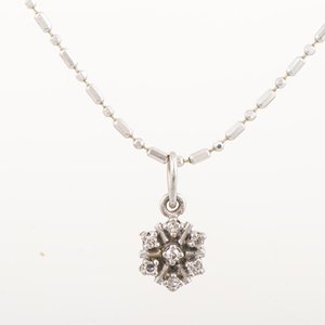 Lote siguiente: Cadena con Colgante de Oro 18k y Brillantes