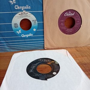 Lote anterior: Tres Discos Simples de Vinilo: Dr. Hook, Huey Lewis & The News, y WAR