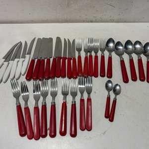 Lote anterior: Lote de Cubiertos con Mangos Rojos