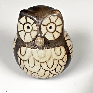 Cuatro Piezas de Cerámica Decorativas: Caja Alhajero y Figuras de Lechuzas - imagen 3