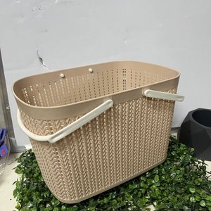 Canasto Plástico Beige con 7 Macetas Geométricas y Flores Artificiales Doradas - imagen 2