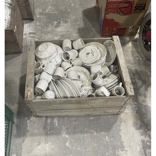 Lote de Platos y Pocillos de Café Blancos