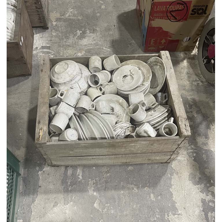 Lote de Platos y Pocillos de Café Blancos