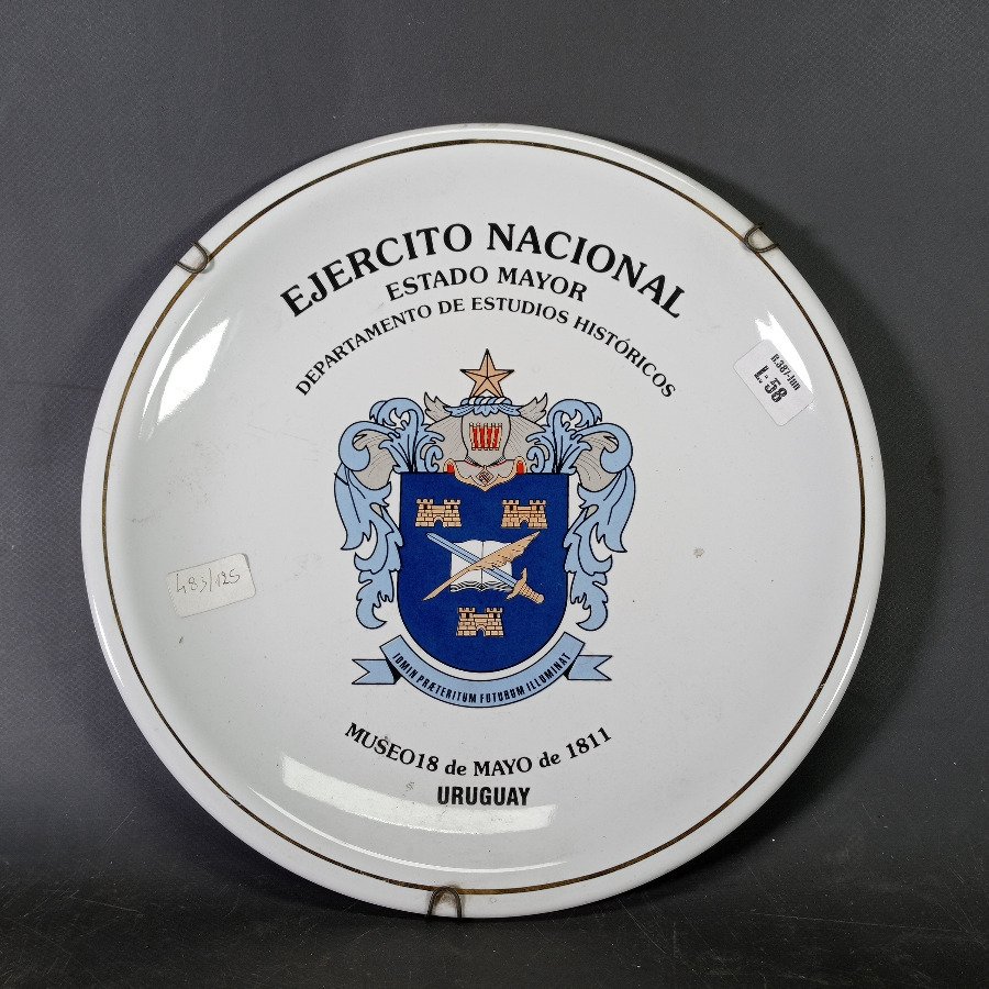 Plato de Cerámica "Ejército Nacional" con Soporte y Escudo Histórico